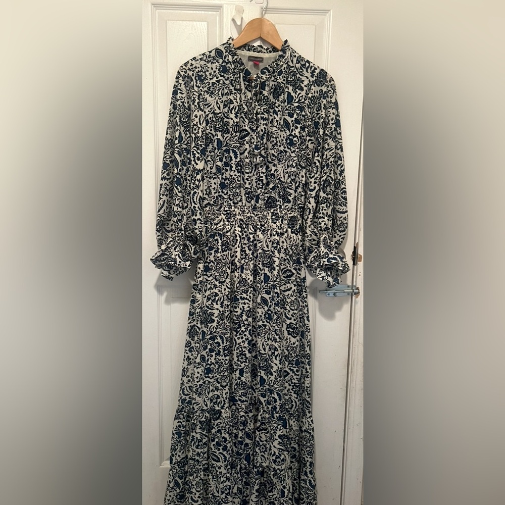 Vince Camuto Elegant Blue and White Floral Dress